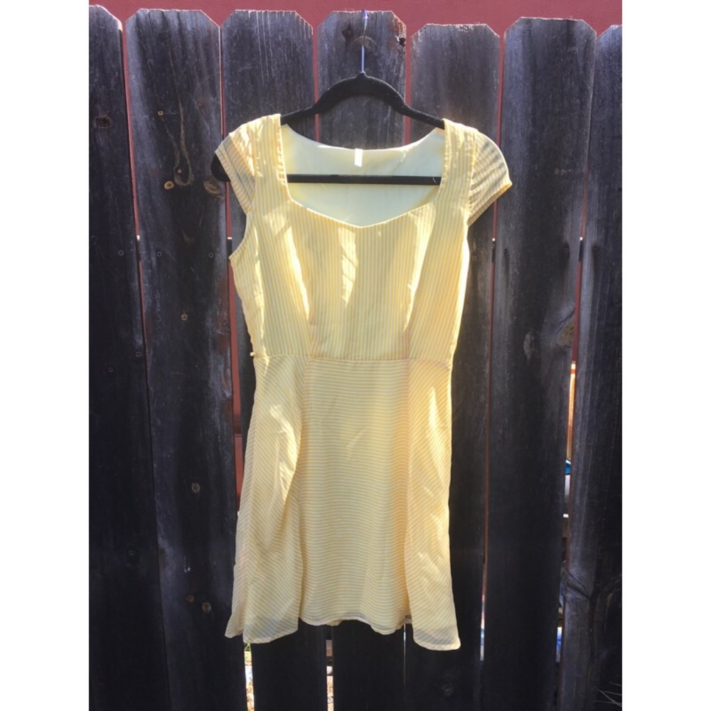 🌼PRICE LOWERED🌼 Cute Striped Yellow Dress
